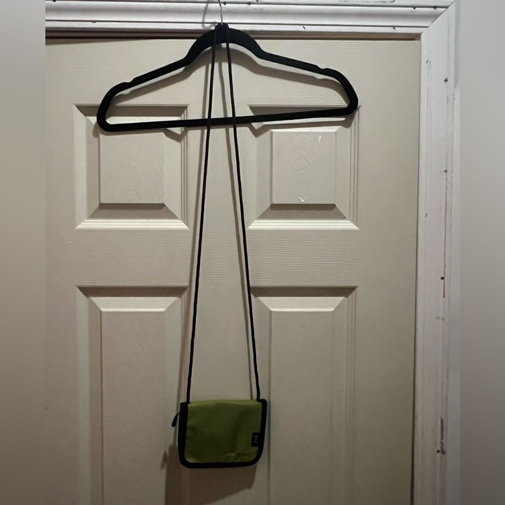 Sherpani Zoe Crossbody Green Travel Wallet